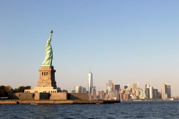 海外旅行初心者におすすめな国第9位のアメリカ合衆国・ニューヨークの自由の女神像